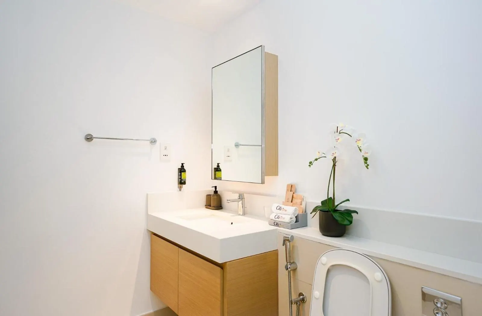 Citihome-1Br With Large Living Room In Creek Horizon Dubai Apartment